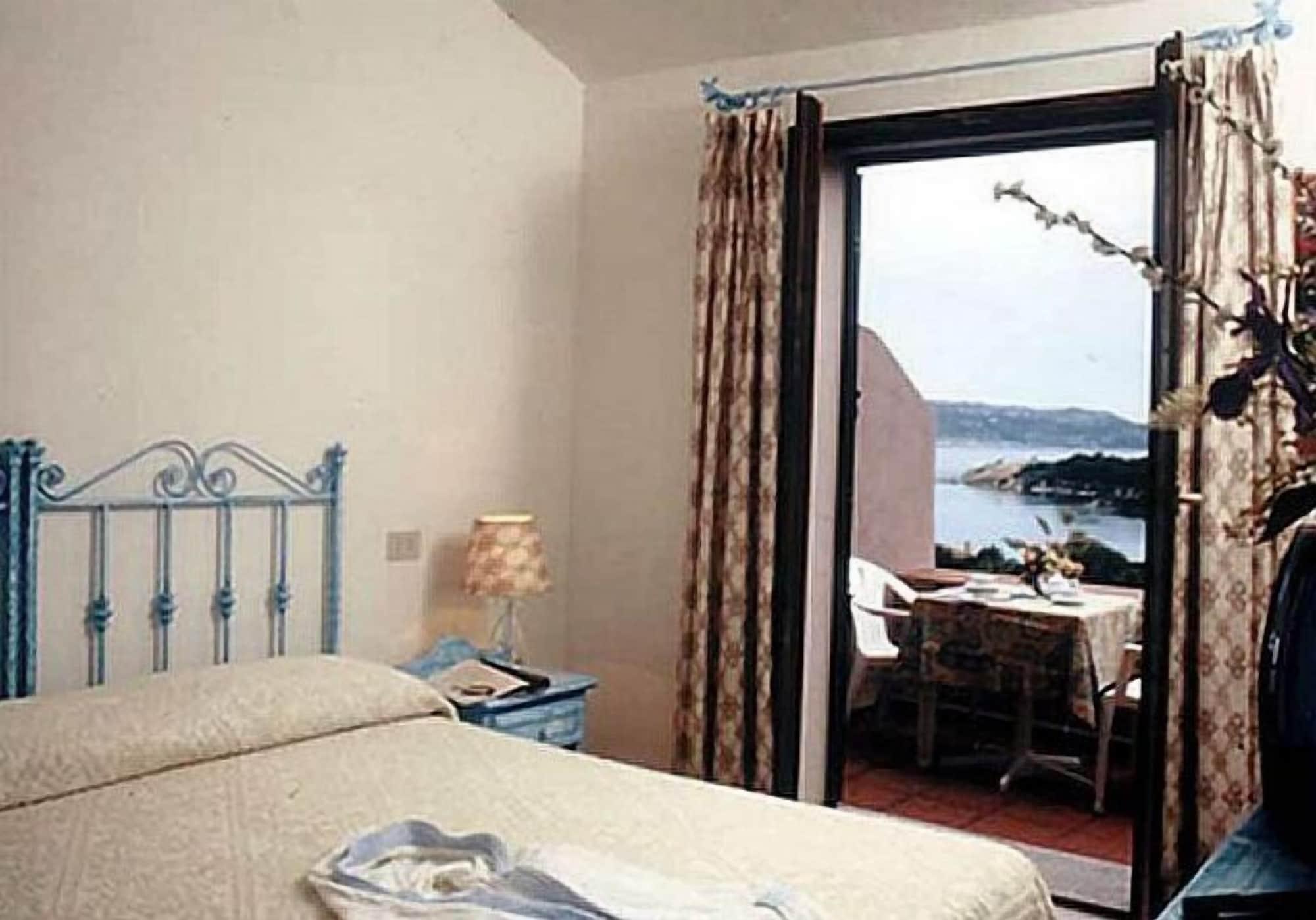 Godo Beach Hotel Baja Sardinya Dış mekan fotoğraf